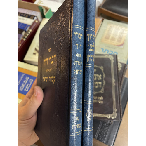 ב ספרים מחשבה